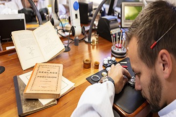 重庆欧米茄手表走快1分钟